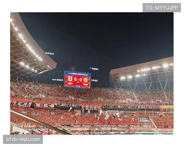 山东泰山主场迎战中超新挑战，济南球迷热情助威助力球队状态回暖